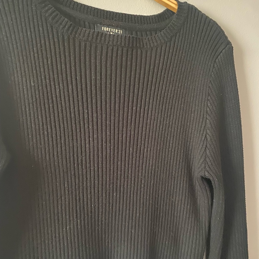 Cropped Black Ribbed Sweater - Picture 5 of 6
